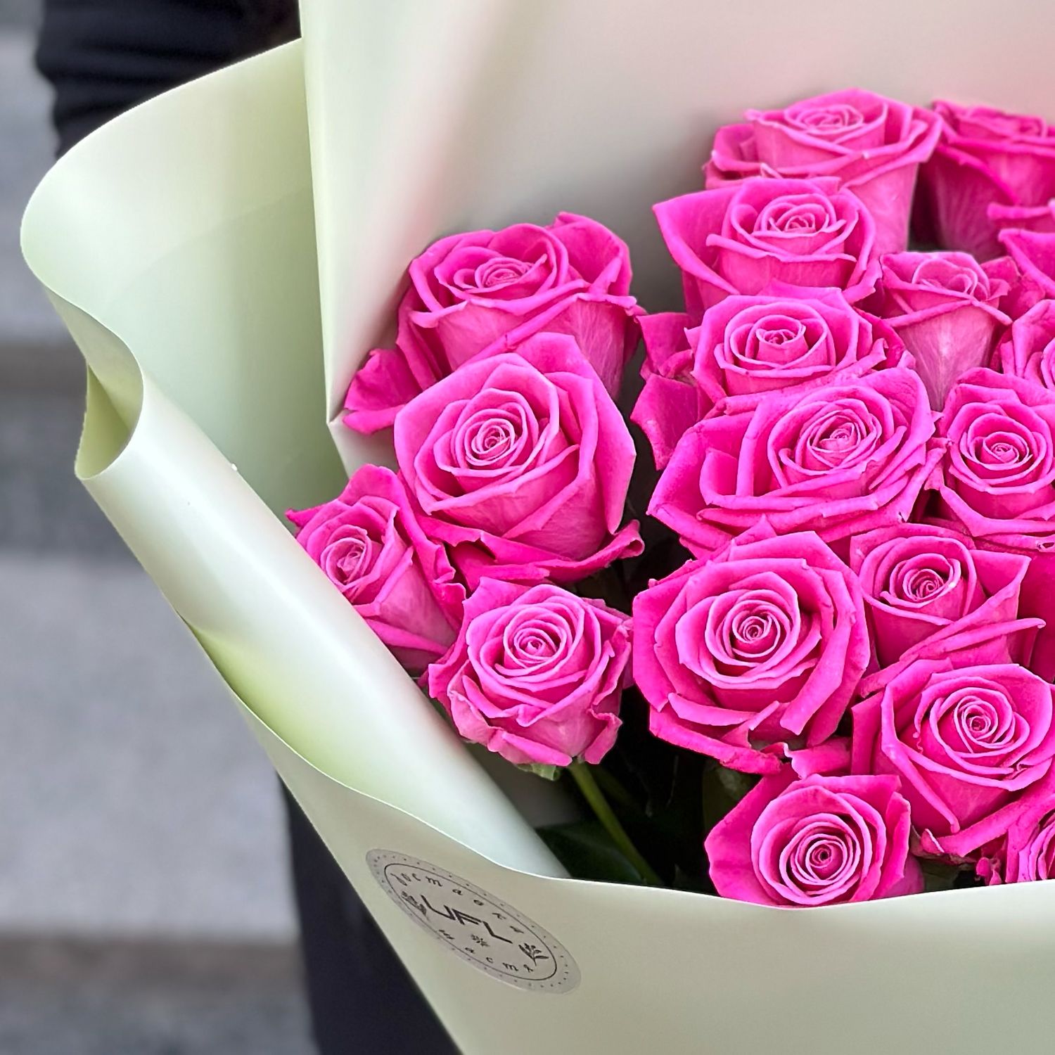 pink rose (25 pcs.), packaging, ribbon