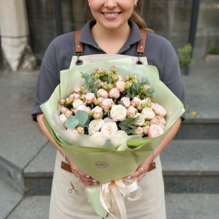 spray rose (9 pcs.), eucalyptus, packaging, ribbon