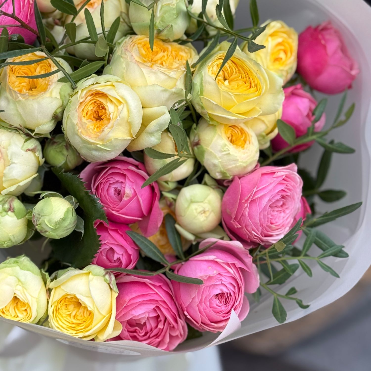 yellow rose, rose silva, pink bubbles, eucalyptus, packaging, ribbon