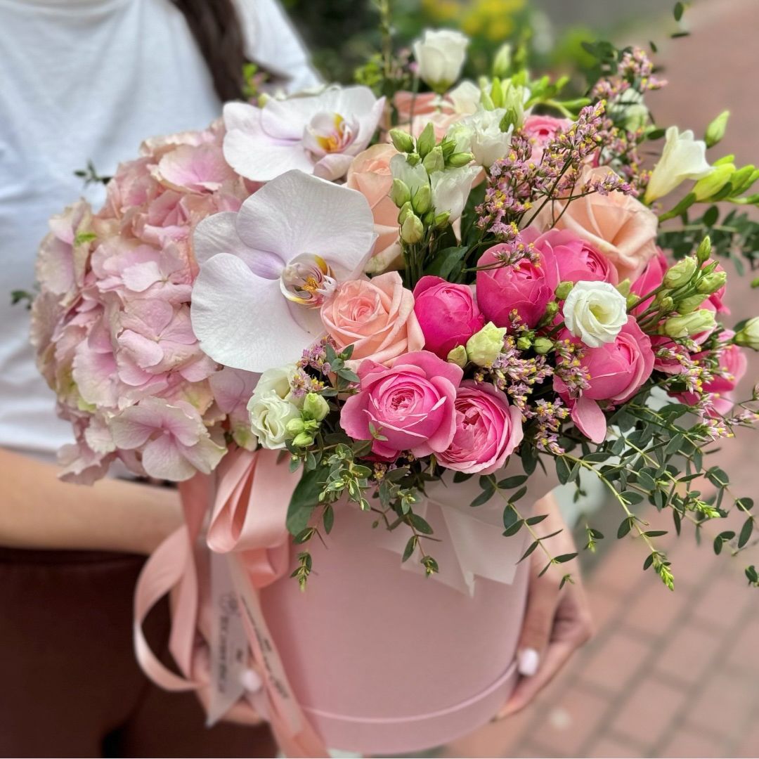 pink hydrangea, phalaenopsis orchid flower, cream kimberly rose (5 pcs.), rose silva pink bubbles, white eustoma, limonium, packaging, ribbon