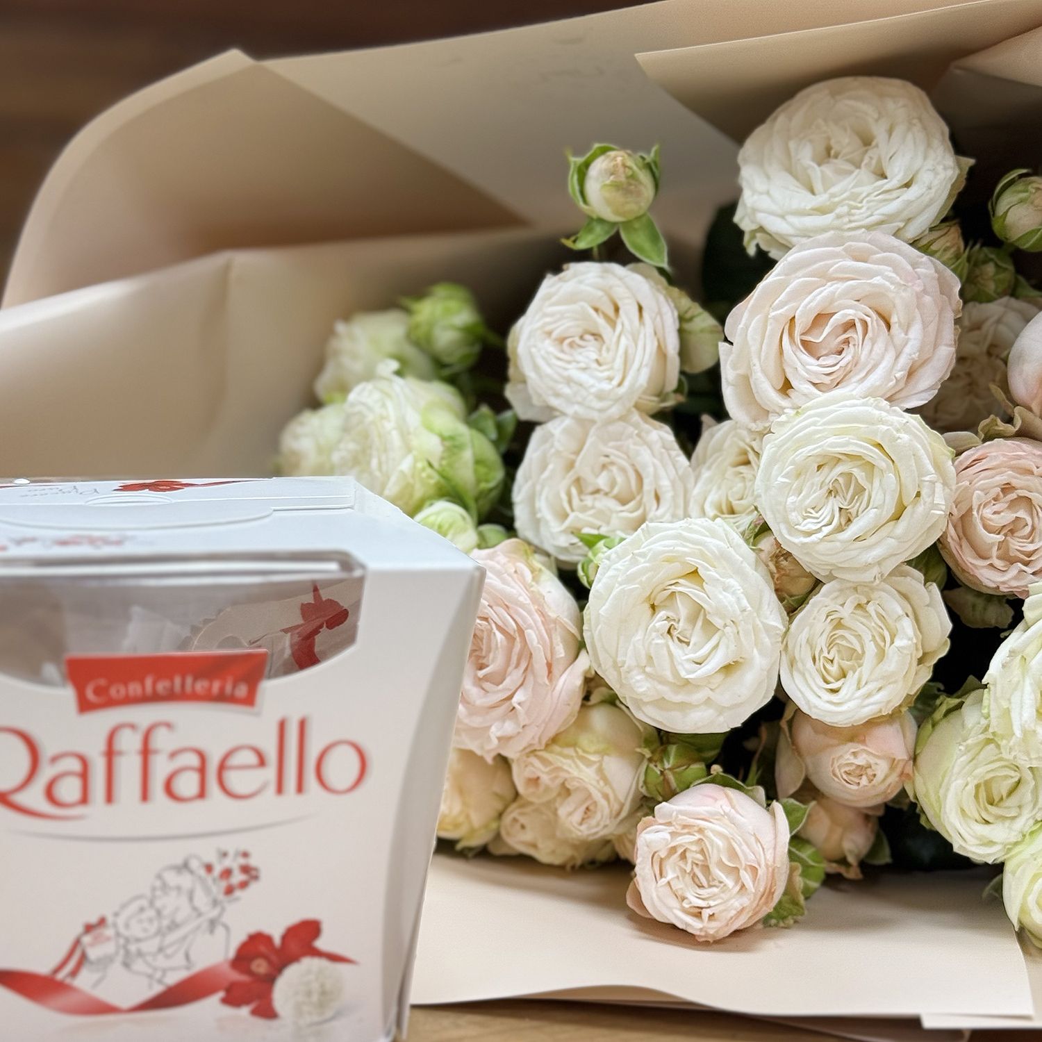 Bouquet Spray roses + Raffaello