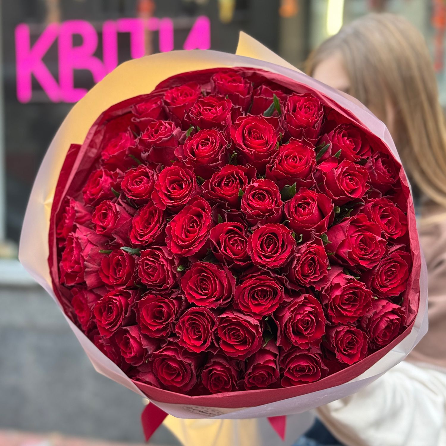 Bouquet 51 red roses Kenia