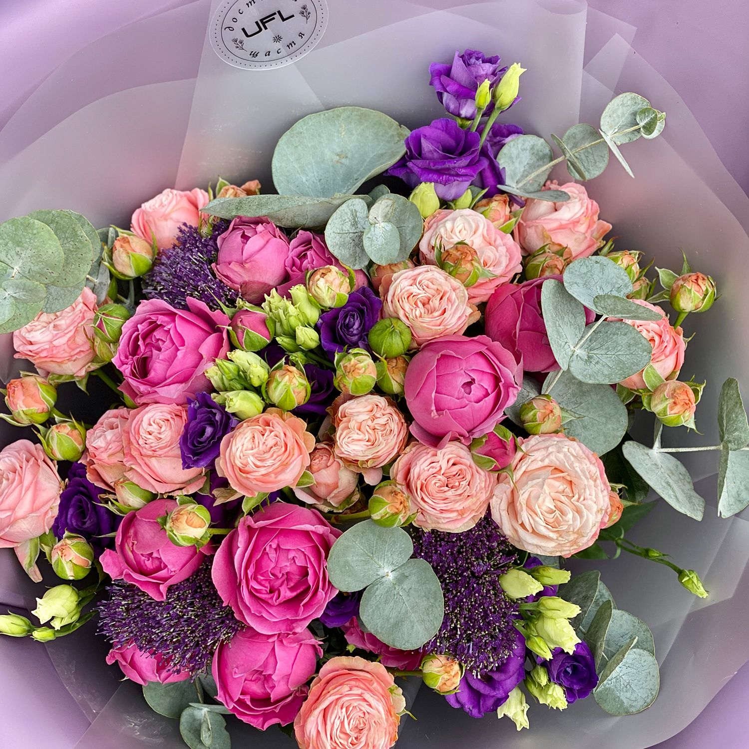 spray roses, trachelium, rose silva pink bubbles, violet eustoma, eucalyptus, packaging, ribbon