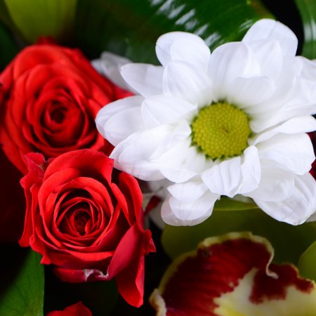 Order the bouquet in our online shop. Delivery!