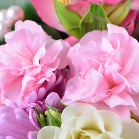 Order the bouquet in our online shop. Delivery!