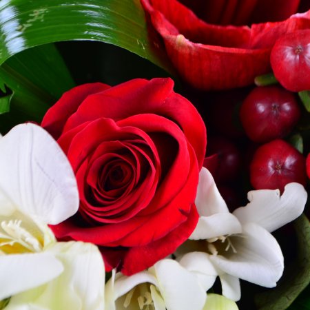 Order the bouquet in our online shop. Delivery!