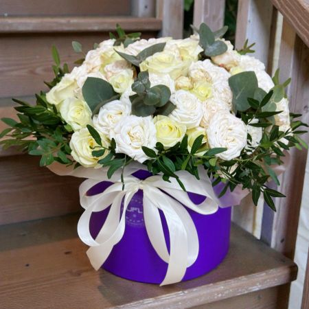 white rose (21 pcs.), cream spray rose (10 pcs.), eucalyptus, decorative elements, oasis, round box, packaging, ribbon