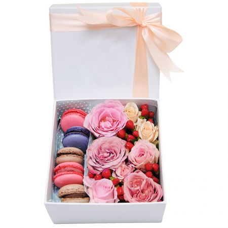 Product Flower Box with macarons