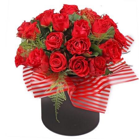 Bouquet Red roses in a hat box