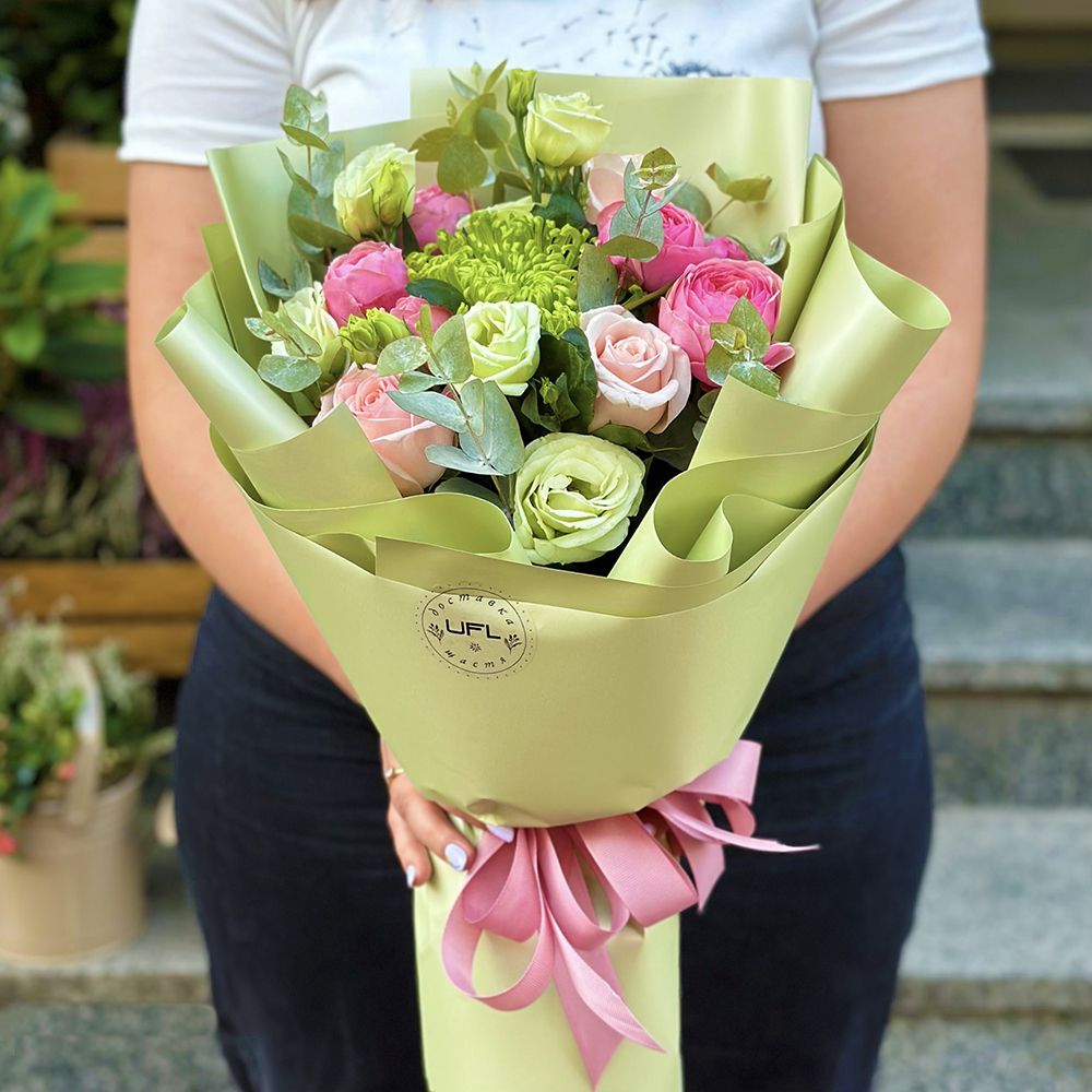 green single-headed chrysanthemum, cream rose (3 pcs.), rose Silva pink bubbles (2 pcs.), light green eustoma, eucalyptus, packaging, ribbon